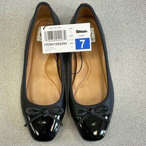 NEW Dolce Vita Moxy Black Women's Size 7 Ballet Flats Sandals Patent Finish